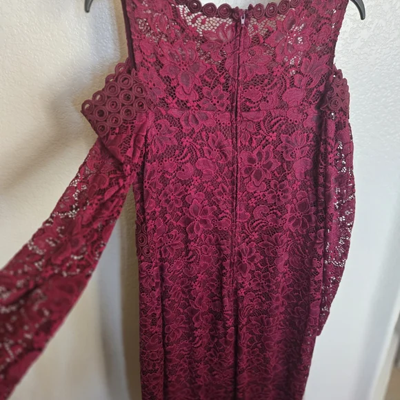 Chic Burgundy Lace Midi Dress - Picture 5 of 7